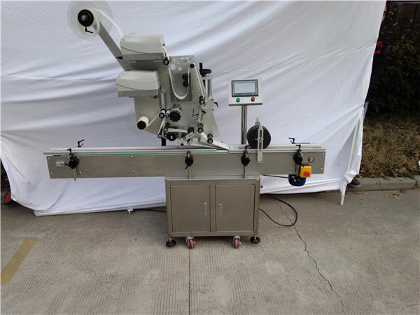 Awtomatikong Sticker Plane Labeling Machine Alang sa Flat Bottle