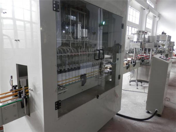 Stainless Steel nga Hingpit nga Awtomatikong Bleach Filling Machine