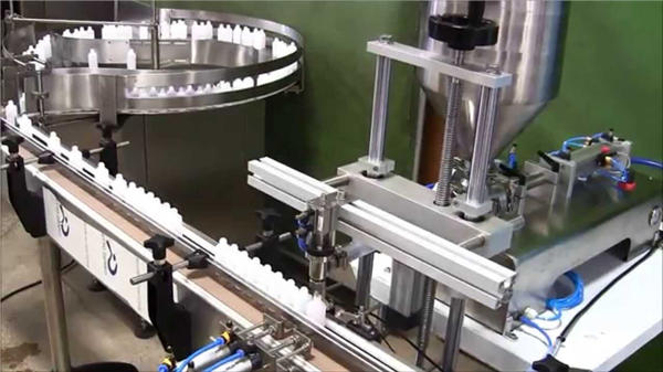 Ang Chemical Automatic Bottle Pagpuno Capping Machine