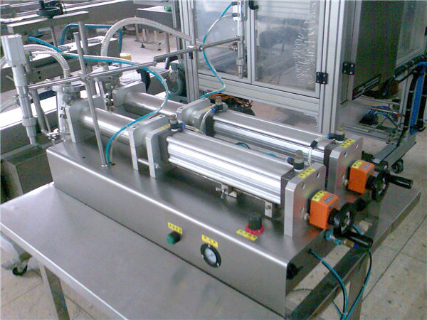 Maayo nga kalidad nga Double Heads Chilli Sauce Filling Machine 